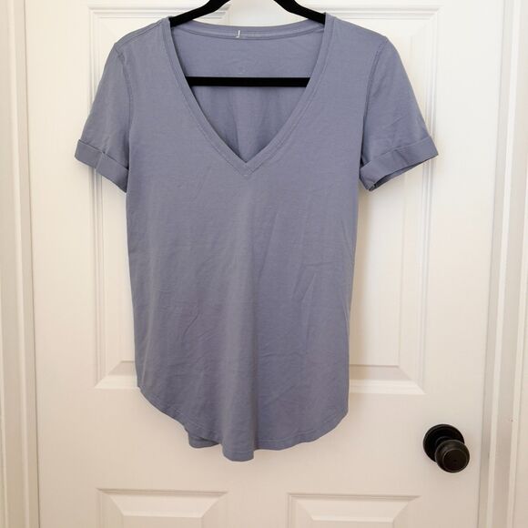 Women Lululemon Love Tee II Short Sleeve Relaxed Fit Hip Length in Peri Purple - Picture 2 of 7